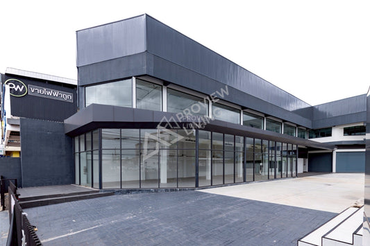 Urgent Sale: Showroom + Office + Warehouse with cargo lift, over 3,500 sq.m. usable area, Srivichai Road, near Surat Hospital.