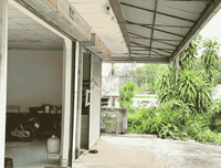 Urgent Sale: House with land near Khao Nipon Police Station, Wiang Sa District, Surat Thani Province. Total area 162.4 sq. wah. 2 bedrooms, 1 bathroom, 1 kitchen, 1 living room, and a backyard area suitable for a vegetable garden or other construction.