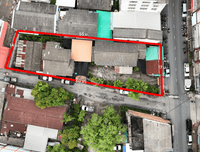 Urgent sale! Land with existing structures, 230 sq.w. in the heart of Surat Thani, behind the post office, near Surat Thani Girls' School. Corner plot with access from two roads (Premchit Pracha Road and Wat Thammabucha Road).