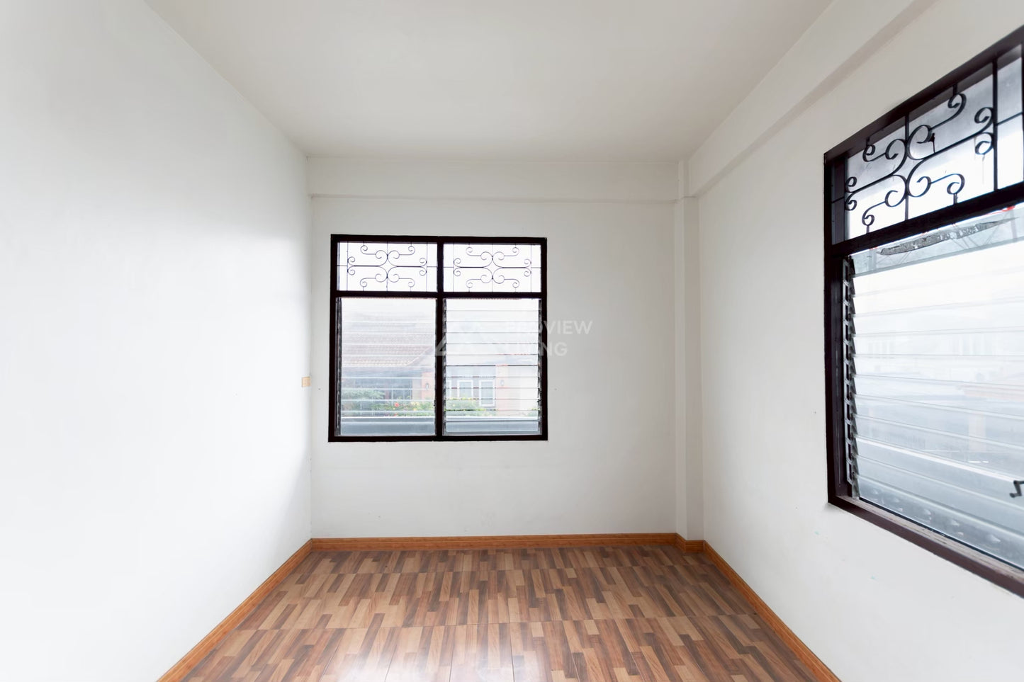 [ขายด่วน] หอพัก 3 ชั้น 8 ห้องนอน 4 ห้องน้ำ พื้นที่ 21.9 ตร.วา ทำเลที่ตั้งติดประตูหลังโรงเรียนจังหวัด 200 เมตร ทำเลดี ราคาสุดคุ้ม 3.X ล้าน