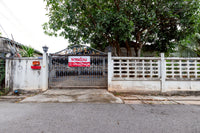 [Sold Out] 2nd-hand house Soi Luksuea 7, next to Don Nok Market. Large house, spacious 110 sq.w. Less than 3 million baht, great value!! 23 meters wide. Surat Thani. 3 bedrooms, 2 bathrooms.