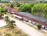 Land for sale on Asia Road, Saweat, Tha Chang, Surat Thani, 19 rai, with office and warehouse, price 4X.XX million.