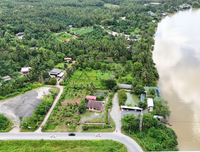 [For Sale] BS-06 Waterfront land 1 rai 2 ngan 83.5 square wah, next to Ar Tia Restaurant. 6 MB. Riverside, beautiful view. Suitable for a resort, restaurant, or cafe. Surat Thani.