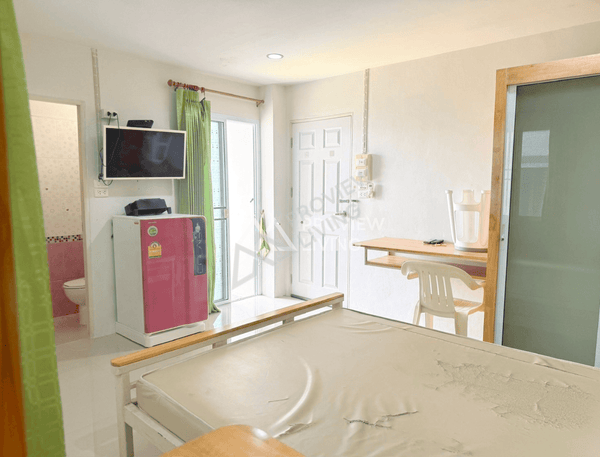 Urgent sale: Student dormitory in Soi Phiset, near Prince of Songkla University, Surat Thani Campus. Fully occupied year-round. 38 rooms on 63.2 sq. wa. All rooms have en-suite bathrooms. 38 bedrooms, 38 bathrooms.