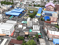 Urgent sale! Land with existing structures, 230 sq.w. in the heart of Surat Thani, behind the post office, near Surat Thani Girls' School. Corner plot with access from two roads (Premchit Pracha Road and Wat Thammabucha Road).