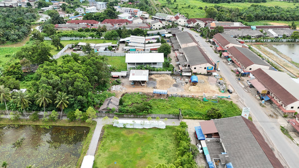 Urgent Sale! Golden Opportunity for Investors! Surat Thani land on Tapi River, 4 rai, 2 ngan, 56.5 sq. wah. Excellent location, good shape, suitable for building a house, villa, or resort. Price negotiable.