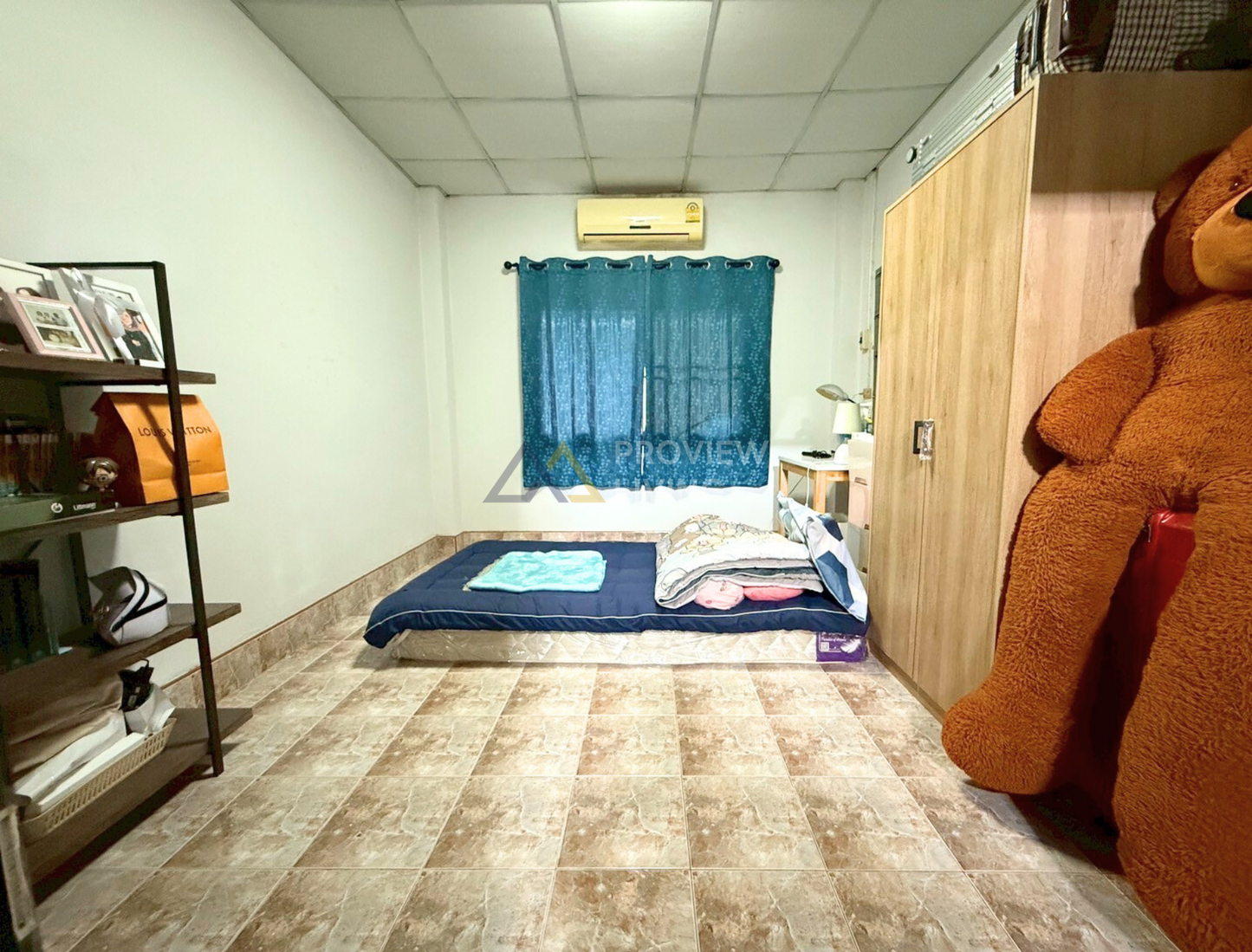 [ขายด่วน] บ้านพร้อมที่ดินใกล้สถานีภูธรตำรวจเขานิพนธ์ อำเภอเวียงสระ จ.สุราษฎร์ธานี พื้นที่รวม 162.4 ตร.วา 2 ห้องนอน 1 ห้องน้ำ 1 ห้องครัว 1 ห้องนั่งเล่น และพื้นที่สวนหลังบ้านพร้อมปรับเป็นสวนครัวหรือสิ่งปลูกสร้างอื่นๆ