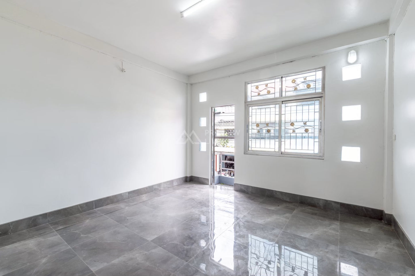 [ขาย] ตึกแถว 2 ชั้น 2 คูหา คูหาละ 2 ห้องนอน 2 ห้องน้ำ รวมขนาด 30.2 ตร.วา @ดอกนก 13 ใกล้โรงเรียนจังหวัด ศูนย์ราชการ และวิทยาลัยเทคนิค