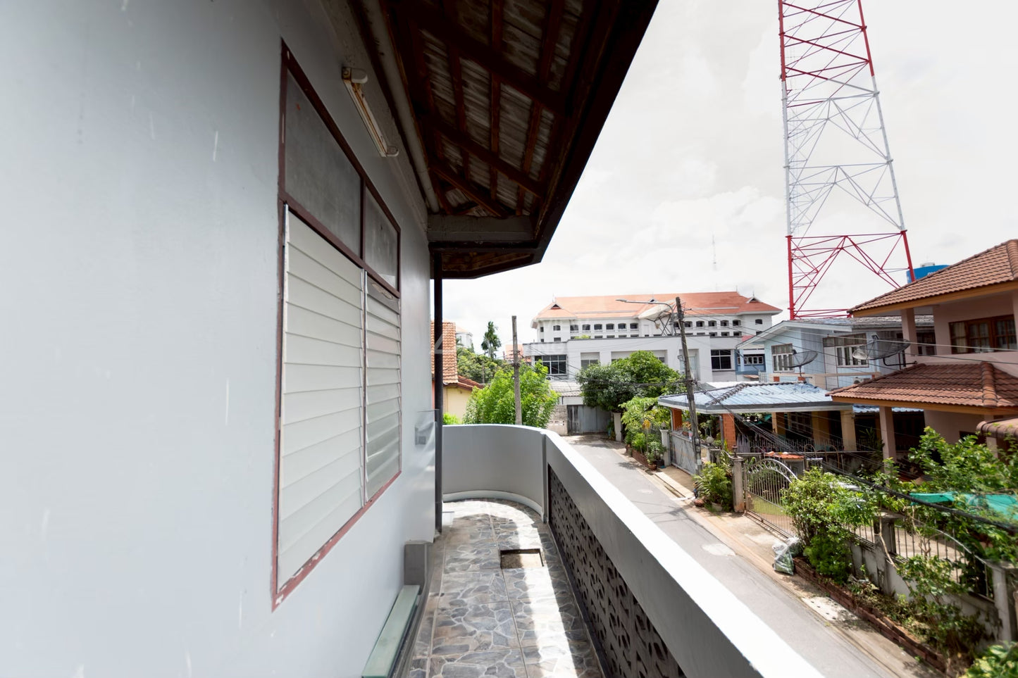 [ขายด่วน] หอพัก 3 ชั้น 8 ห้องนอน 4 ห้องน้ำ พื้นที่ 21.9 ตร.วา ทำเลที่ตั้งติดประตูหลังโรงเรียนจังหวัด 200 เมตร ทำเลดี ราคาสุดคุ้ม 3.X ล้าน