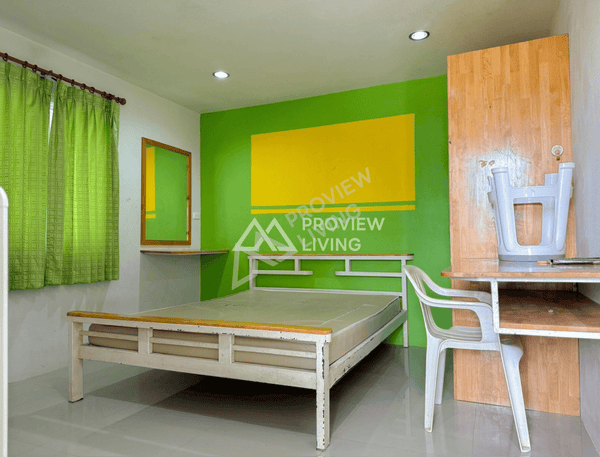 Urgent sale: Student dormitory in Soi Phiset, near Prince of Songkla University, Surat Thani Campus. Fully occupied year-round. 38 rooms on 63.2 sq. wa. All rooms have en-suite bathrooms. 38 bedrooms, 38 bathrooms.