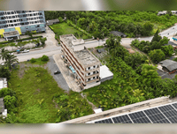 URGENT SALE - L-shaped commercial land behind HomePro, near Central and Lotus Suratthani. Area 1 rai 8.4 sq. wah, frontage 16 m.