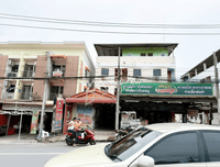 Urgent sale: Student dormitory in Soi Phiset, near Prince of Songkla University, Surat Thani Campus. Fully occupied year-round. 38 rooms on 63.2 sq. wa. All rooms have en-suite bathrooms. 38 bedrooms, 38 bathrooms.