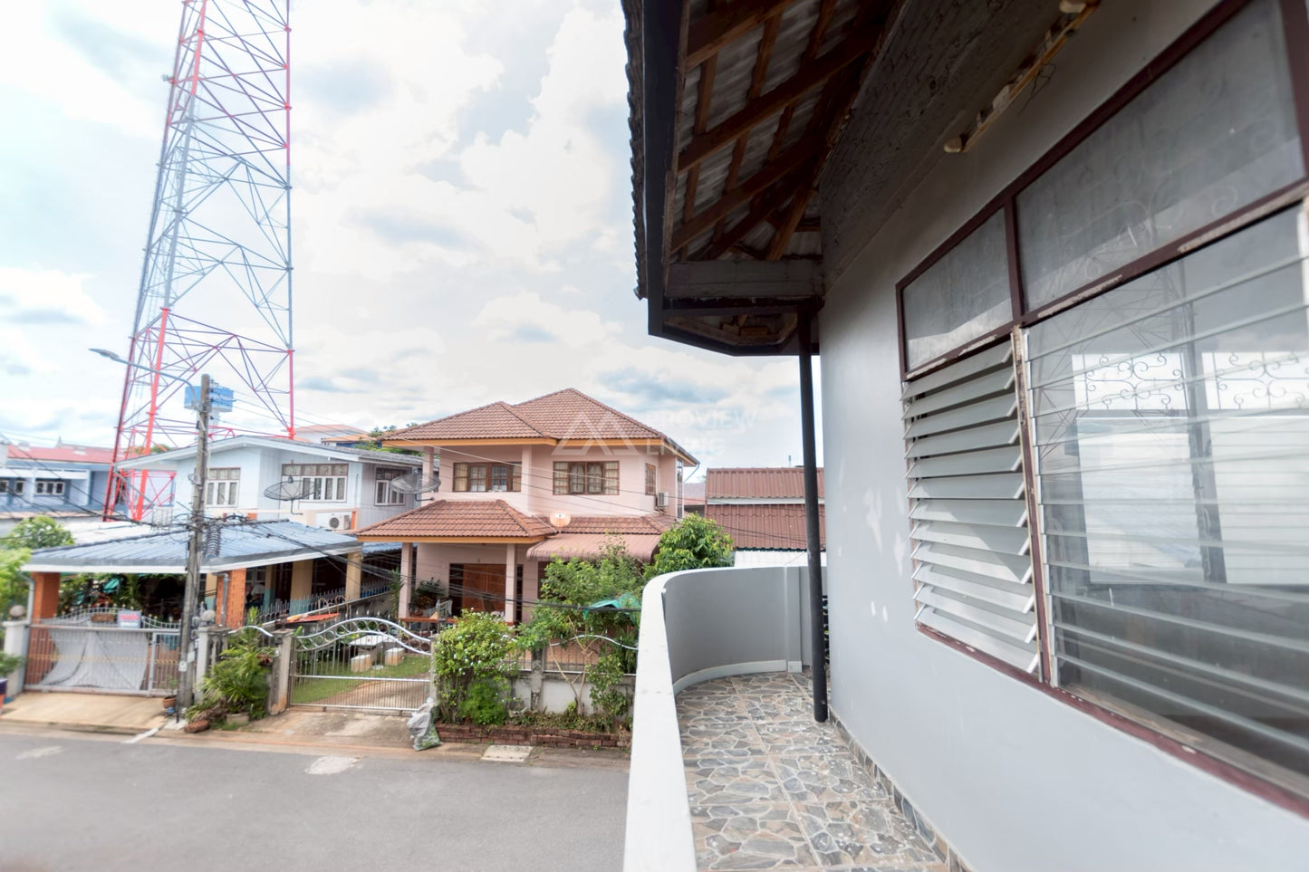 [ขายด่วน] หอพัก 3 ชั้น 8 ห้องนอน 4 ห้องน้ำ พื้นที่ 21.9 ตร.วา ทำเลที่ตั้งติดประตูหลังโรงเรียนจังหวัด 200 เมตร ทำเลดี ราคาสุดคุ้ม 3.X ล้าน