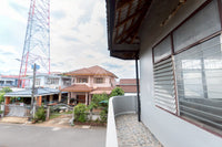 [Reserved] 3-story dormitory, 8 bedrooms, 4 bathrooms, 21.9 sq. wah. Located 200 meters from the back gate of the provincial school. Good location, great value for 3.X million baht. Surat Thani.