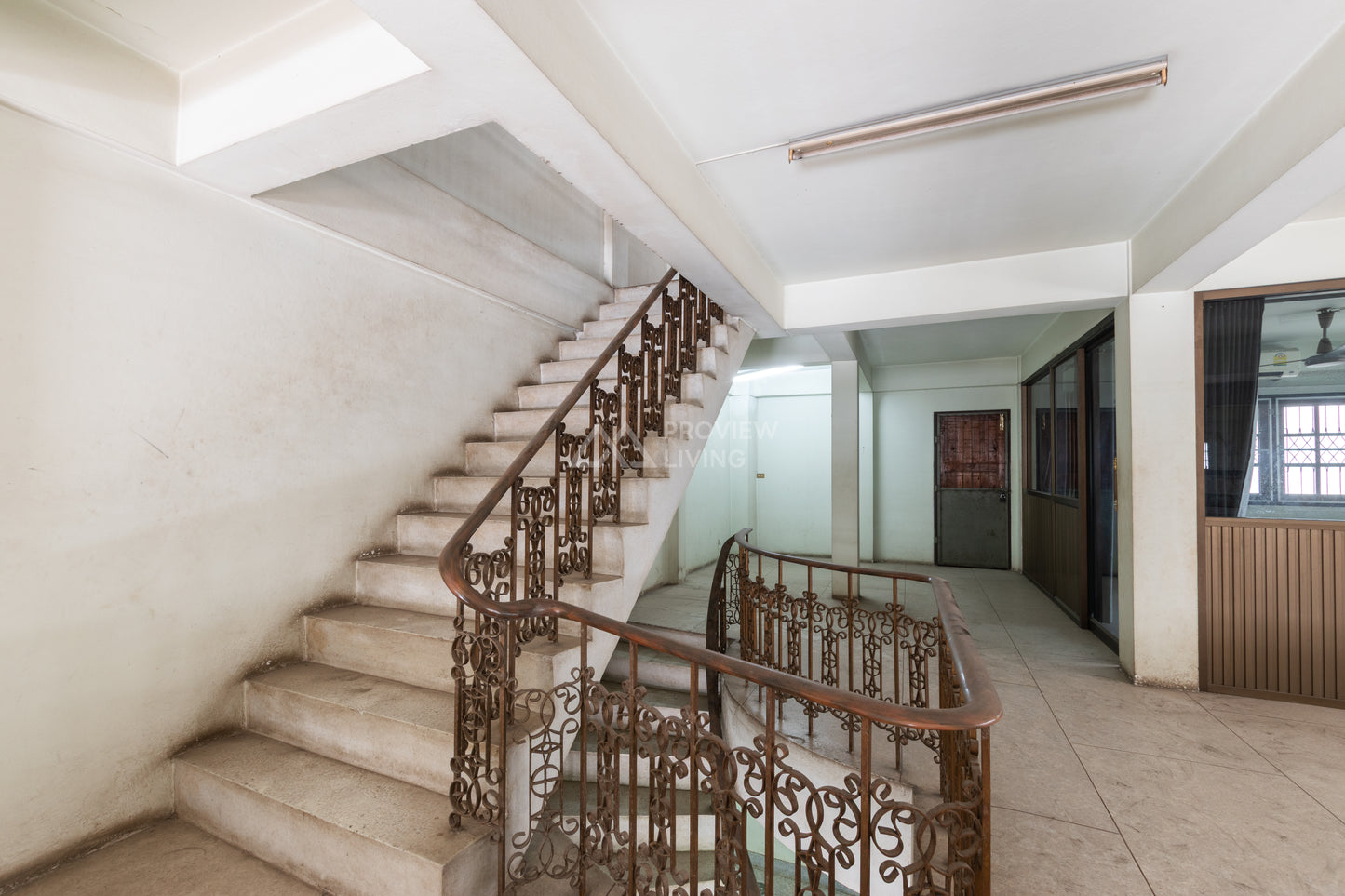 [ขาย] ที่ดินพร้อมตึก 3 ชั้นครึ่ง + ดาดฟ้า ขนาด 32.7 ตร.วา 2 คูหา ปากซอยการุณราษฎร์ 15 ทำเลใจกลางเมือง รีโนเวทเป็นโฮสเทลได้ ราคา 1X ลบ.*