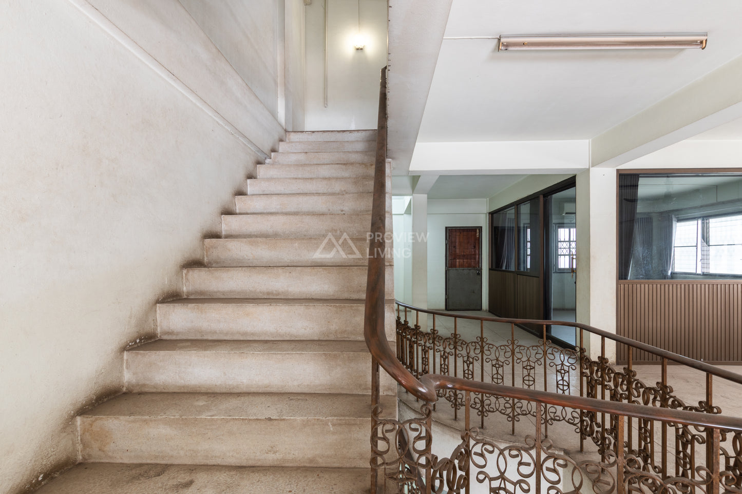 [ขาย] ที่ดินพร้อมตึก 3 ชั้นครึ่ง + ดาดฟ้า ขนาด 32.7 ตร.วา 2 คูหา ปากซอยการุณราษฎร์ 15 ทำเลใจกลางเมือง รีโนเวทเป็นโฮสเทลได้ ราคา 1X ลบ.*