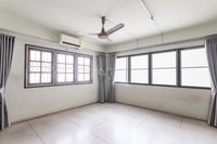 [For Sale] Land with 3.5-story building + rooftop, 32.7 sq. wah, 2 units, at the entrance of Soi Karunrat 15. Downtown location, can be renovated into a hostel.* Surat Thani, 3 beds, 3 baths.