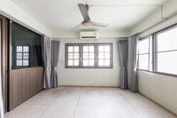 [For Sale] Land with 3.5-story building + rooftop, 32.7 sq. wah, 2 units, at the entrance of Soi Karunrat 15. Downtown location, can be renovated into a hostel.* Surat Thani, 3 beds, 3 baths.