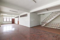 [For Sale] Land with 3.5-story building + rooftop, 32.7 sq. wah, 2 units, at the entrance of Soi Karunrat 15. Downtown location, can be renovated into a hostel.* Surat Thani, 3 beds, 3 baths.