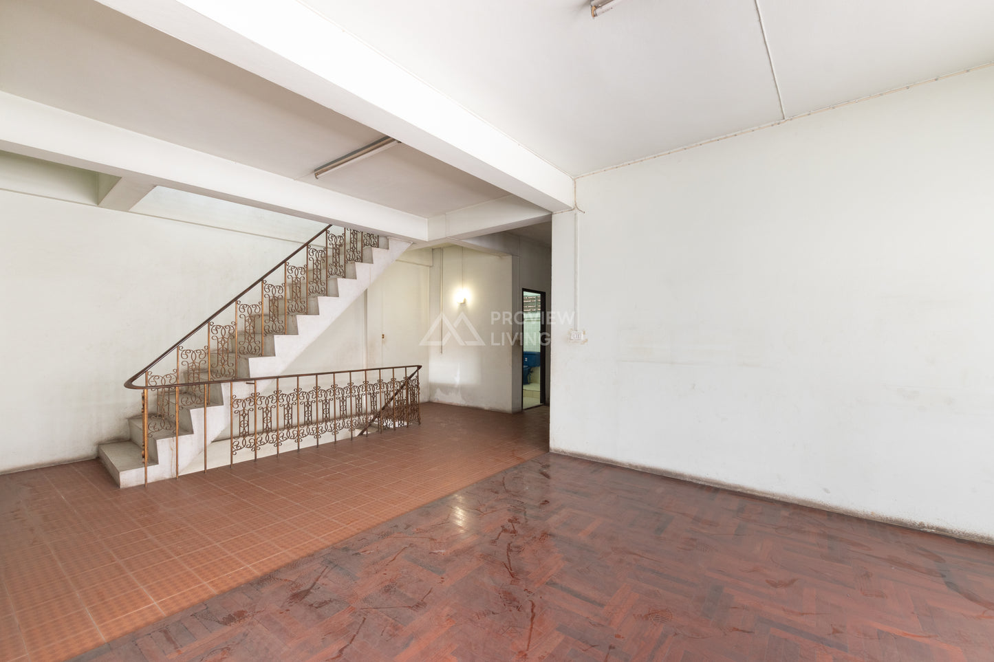 [ขาย] ที่ดินพร้อมตึก 3 ชั้นครึ่ง + ดาดฟ้า ขนาด 32.7 ตร.วา 2 คูหา ปากซอยการุณราษฎร์ 15 ทำเลใจกลางเมือง รีโนเวทเป็นโฮสเทลได้ ราคา 1X ลบ.*