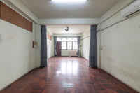 [For Sale] Land with 3.5-story building + rooftop, 32.7 sq. wah, 2 units, at the entrance of Soi Karunrat 15. Downtown location, can be renovated into a hostel.* Surat Thani, 3 beds, 3 baths.