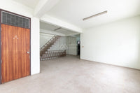 [For Sale] Land with 3.5-story building + rooftop, 32.7 sq. wah, 2 units, at the entrance of Soi Karunrat 15. Downtown location, can be renovated into a hostel.* Surat Thani, 3 beds, 3 baths.
