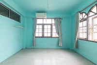 [For Sale] Land with 3.5-story building + rooftop, 32.7 sq. wah, 2 units, at the entrance of Soi Karunrat 15. Downtown location, can be renovated into a hostel.* Surat Thani, 3 beds, 3 baths.