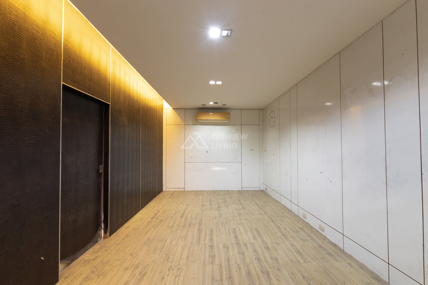 [ขาย] ที่ดินพร้อมตึก 3 ชั้นครึ่ง + ดาดฟ้า ขนาด 32.7 ตร.วา 2 คูหา ปากซอยการุณราษฎร์ 15 ทำเลใจกลางเมือง รีโนเวทเป็นโฮสเทลได้ ราคา 1X ลบ.*