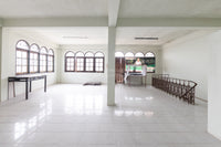 [For Sale] Land with 3.5-story building + rooftop, 32.7 sq. wah, 2 units, at the entrance of Soi Karunrat 15. Downtown location, can be renovated into a hostel.* Surat Thani, 3 beds, 3 baths.