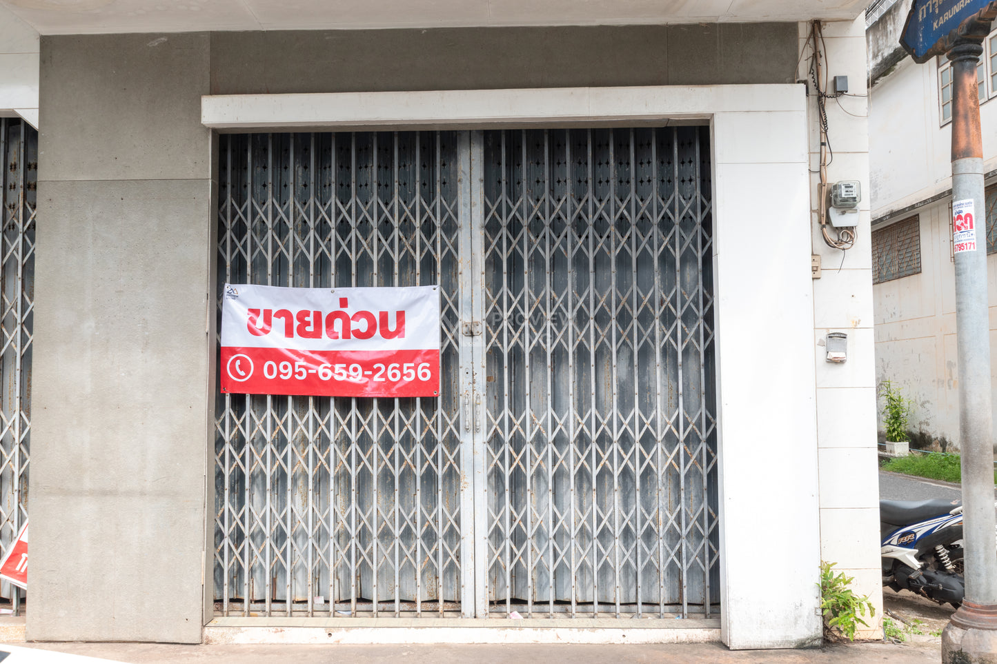 [ขาย] ที่ดินพร้อมตึก 3 ชั้นครึ่ง + ดาดฟ้า ขนาด 32.7 ตร.วา 2 คูหา ปากซอยการุณราษฎร์ 15 ทำเลใจกลางเมือง รีโนเวทเป็นโฮสเทลได้ ราคา 1X ลบ.*