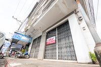 [For Sale] Land with 3.5-story building + rooftop, 32.7 sq. wah, 2 units, at the entrance of Soi Karunrat 15. Downtown location, can be renovated into a hostel.* Surat Thani, 3 beds, 3 baths.