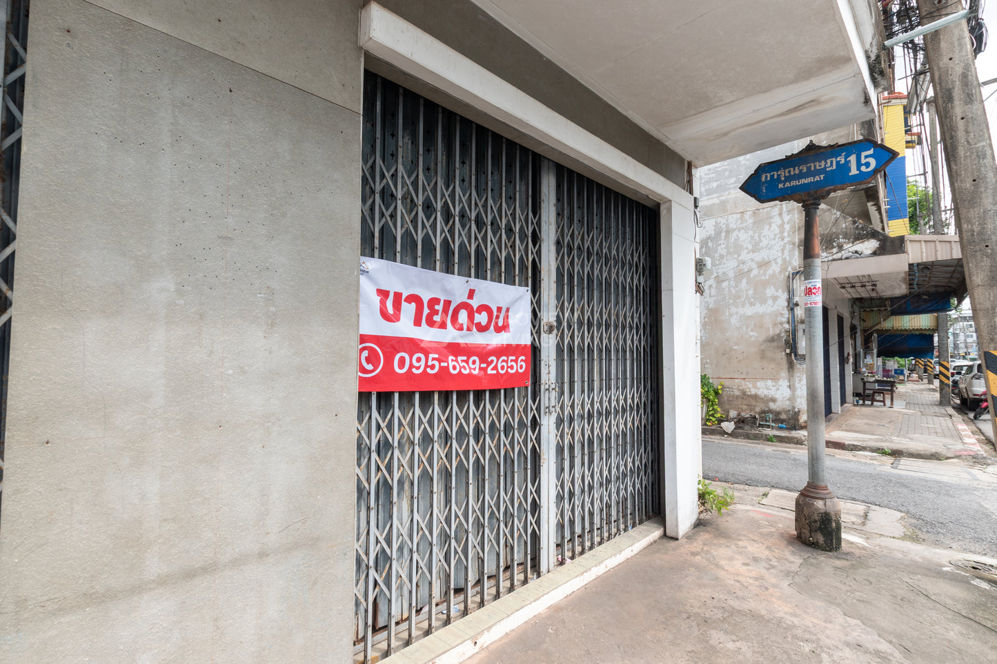 [ขาย] ที่ดินพร้อมตึก 3 ชั้นครึ่ง + ดาดฟ้า ขนาด 32.7 ตร.วา 2 คูหา ปากซอยการุณราษฎร์ 15 ทำเลใจกลางเมือง รีโนเวทเป็นโฮสเทลได้ ราคา 1X ลบ.*