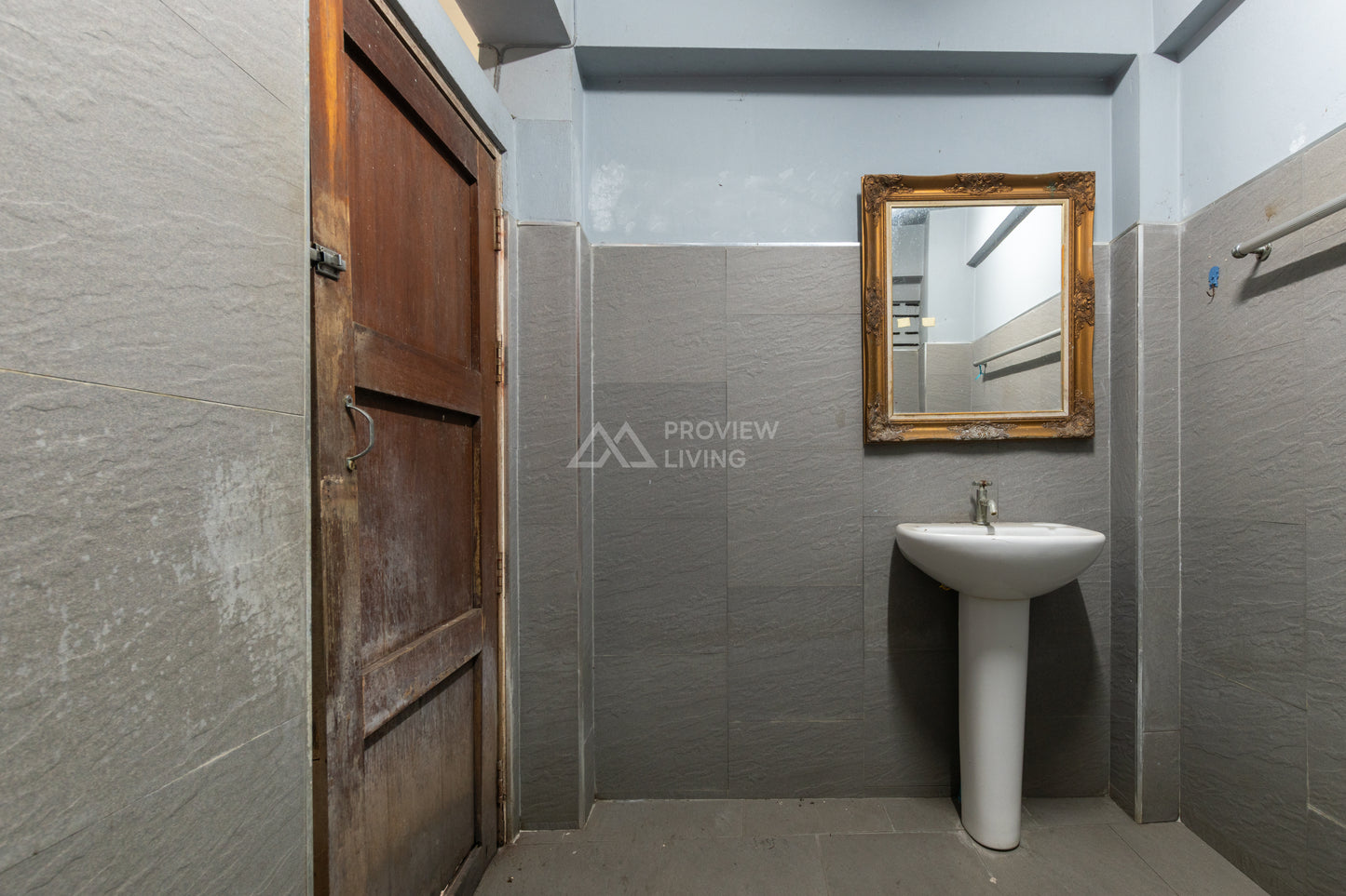 [ขาย] ที่ดินพร้อมตึก 3 ชั้นครึ่ง + ดาดฟ้า ขนาด 32.7 ตร.วา 2 คูหา ปากซอยการุณราษฎร์ 15 ทำเลใจกลางเมือง รีโนเวทเป็นโฮสเทลได้ ราคา 1X ลบ.*