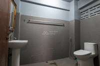 [For Sale] Land with 3.5-story building + rooftop, 32.7 sq. wah, 2 units, at the entrance of Soi Karunrat 15. Downtown location, can be renovated into a hostel.* Surat Thani, 3 beds, 3 baths.