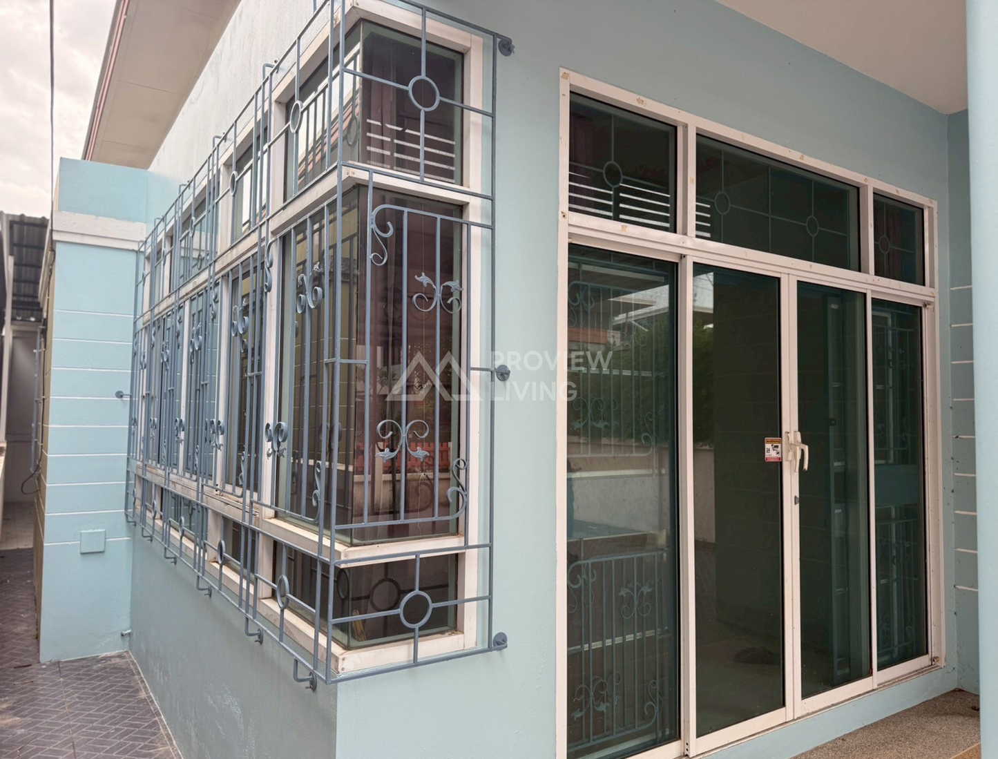 [ขายด่วน] บ้านเดี่ยวหลังใหญ่ 3 ห้องนอน 2 ห้องน้ำ ใกล้โรงพยาบาลสุราษฎร์ฯแถมเฟอร์ครบ พร้อมเข้าอยู่ ราคา 2.2X ล้าน!