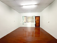 Urgent sale! Townhome in Surat Thani, 2 stories, newly renovated, near Ploenpetch Hotel, 1 bed, 2 baths.