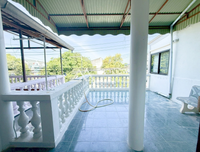 Urgent sale! Townhome in Surat Thani, 2 stories, newly renovated, near Ploenpetch Hotel, 1 bed, 2 baths.