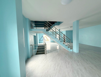Urgent sale: 2 commercial buildings, 49 sq.w., 300 meters from Pho Wai Market. Well-built, located on the main commercial road in the heart of Surat Thani. 5 bedrooms, 4 bathrooms.
