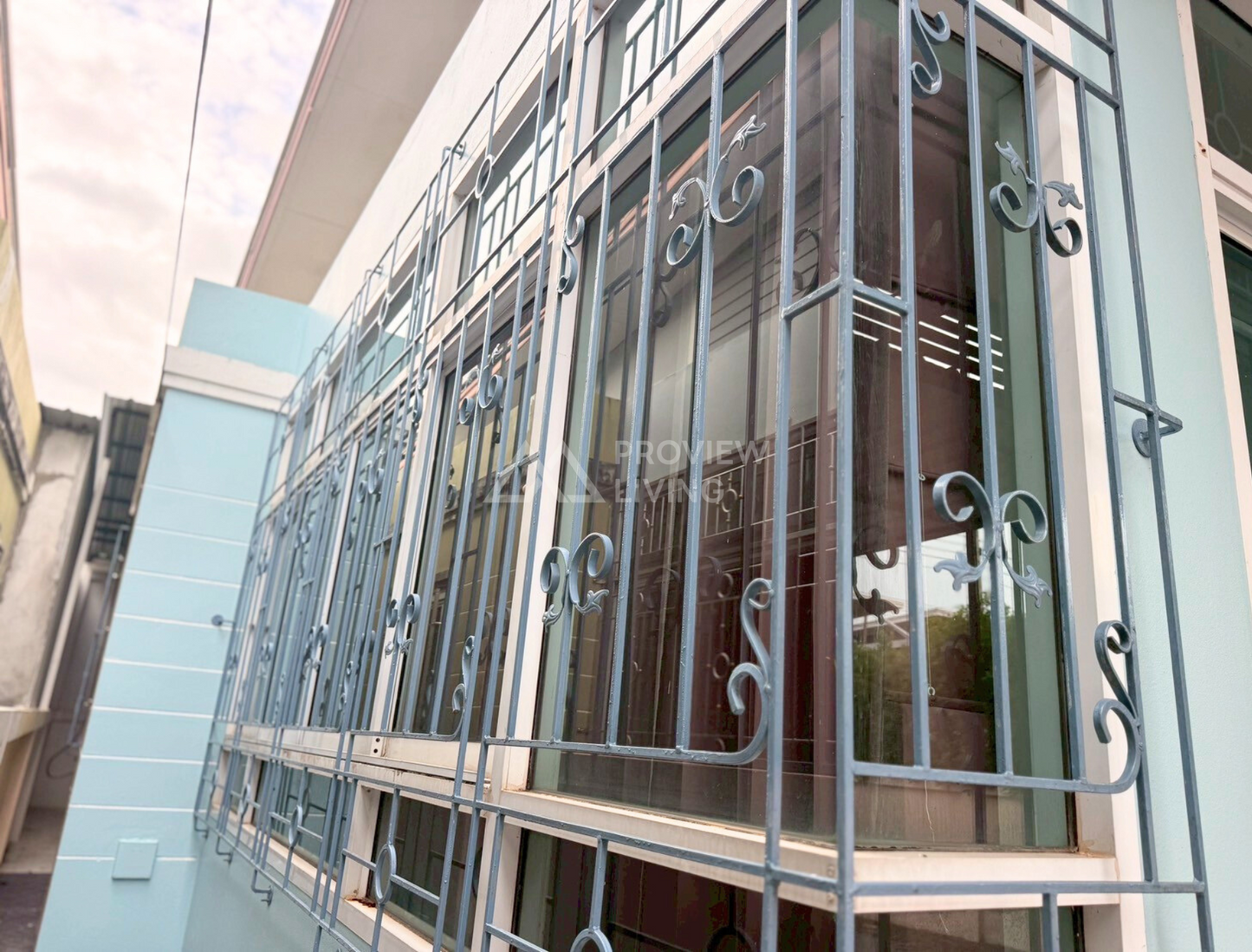 [ขายด่วน] บ้านเดี่ยวหลังใหญ่ 3 ห้องนอน 2 ห้องน้ำ ใกล้โรงพยาบาลสุราษฎร์ฯแถมเฟอร์ครบ พร้อมเข้าอยู่ ราคา 2.2X ล้าน!