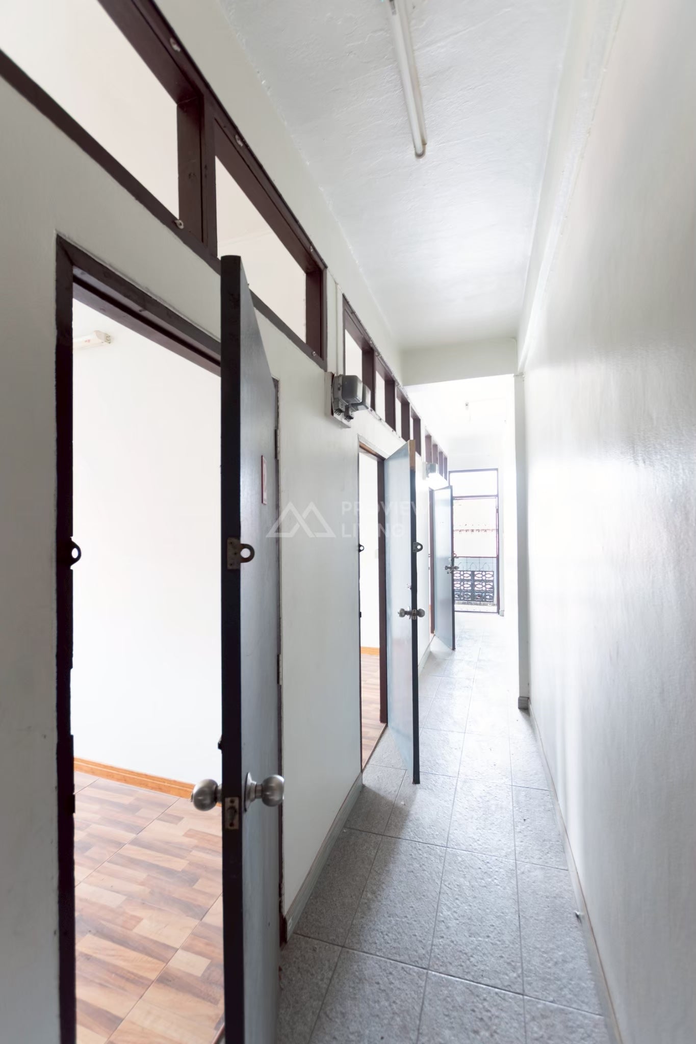 [ขายด่วน] หอพัก 3 ชั้น 8 ห้องนอน 4 ห้องน้ำ พื้นที่ 21.9 ตร.วา ทำเลที่ตั้งติดประตูหลังโรงเรียนจังหวัด 200 เมตร ทำเลดี ราคาสุดคุ้ม 3.X ล้าน