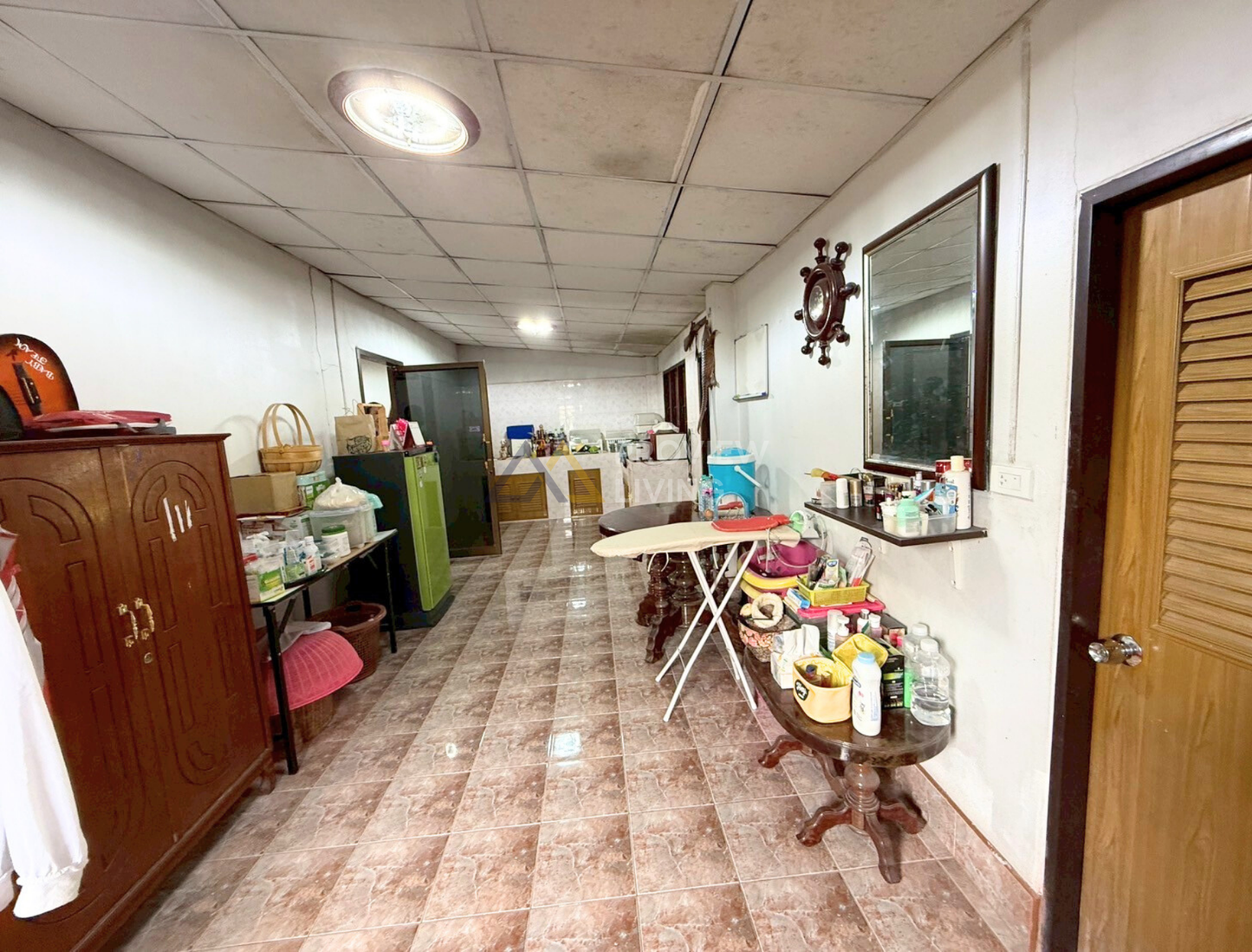 [ขายด่วน] บ้านพร้อมที่ดินใกล้สถานีภูธรตำรวจเขานิพนธ์ อำเภอเวียงสระ จ.สุราษฎร์ธานี พื้นที่รวม 162.4 ตร.วา 2 ห้องนอน 1 ห้องน้ำ 1 ห้องครัว 1 ห้องนั่งเล่น และพื้นที่สวนหลังบ้านพร้อมปรับเป็นสวนครัวหรือสิ่งปลูกสร้างอื่นๆ