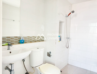 Urgent sale: The Garden Condo, corner unit, Building C, 5th floor, 30 sq.m. Near Surat Hospital, only 650 meters.