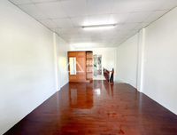 Urgent sale! Townhome in Surat Thani, 2 stories, newly renovated, near Ploenpetch Hotel, 1 bed, 2 baths.