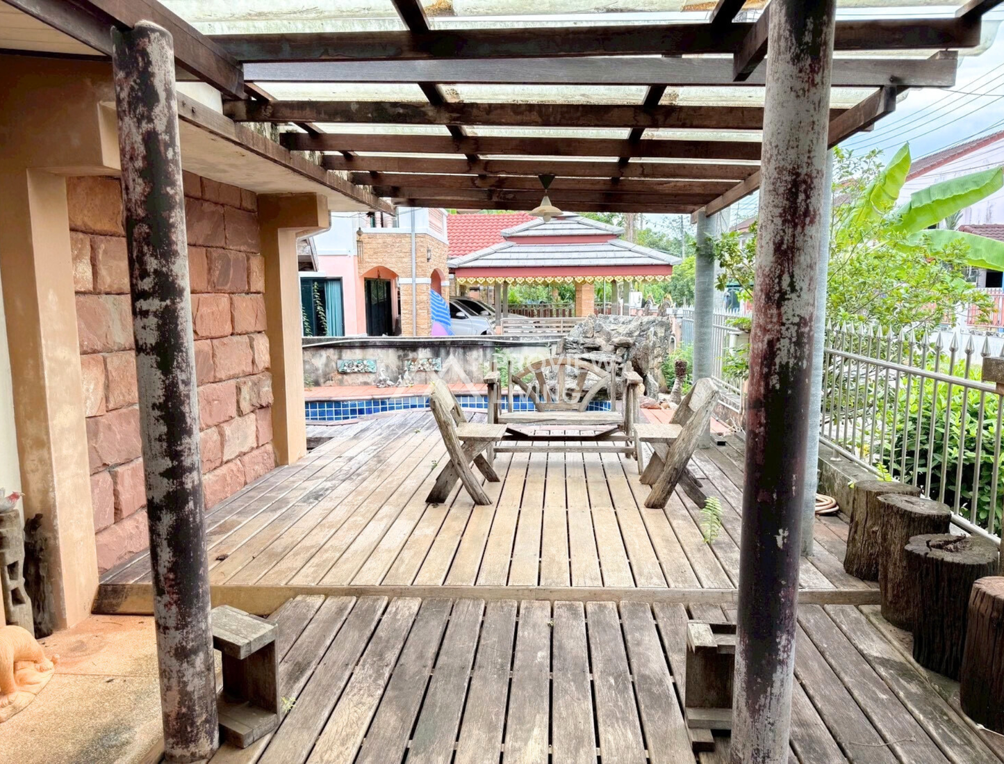 [ขายด่วน] บ้านเดี่ยว หลังใหญ่ มี2หลังในรั่วเดียว หมู่บ้านเสาวลักษณ์ 296.6 ตารางวา ราคา 8.XX ลบ.