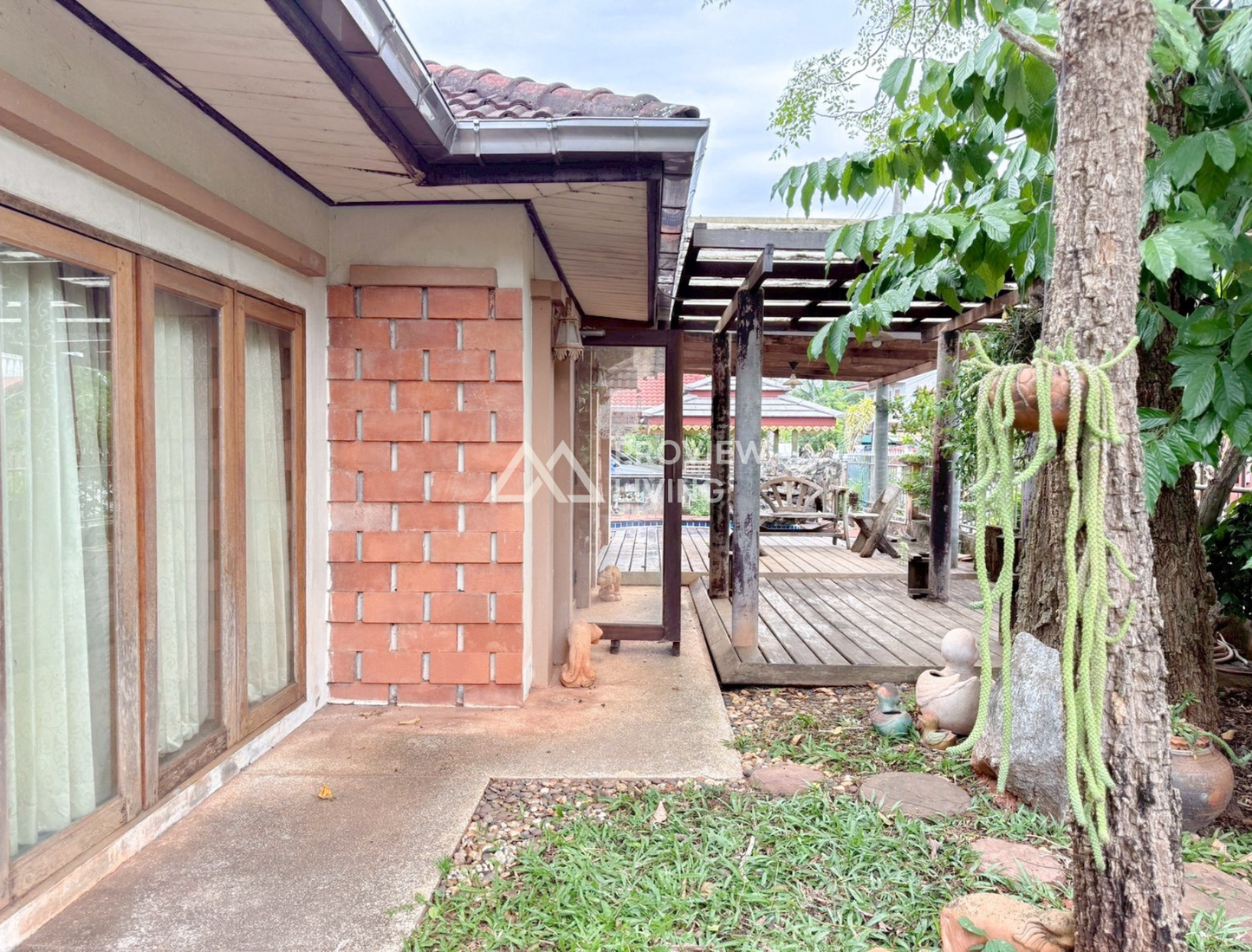 [ขายด่วน] บ้านเดี่ยว หลังใหญ่ มี2หลังในรั่วเดียว หมู่บ้านเสาวลักษณ์ 296.6 ตารางวา ราคา 8.XX ลบ.