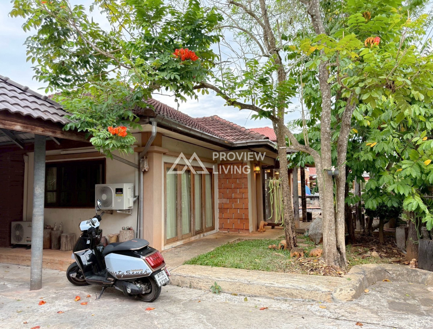 [ขายด่วน] บ้านเดี่ยว หลังใหญ่ มี2หลังในรั่วเดียว หมู่บ้านเสาวลักษณ์ 296.6 ตารางวา ราคา 8.XX ลบ.