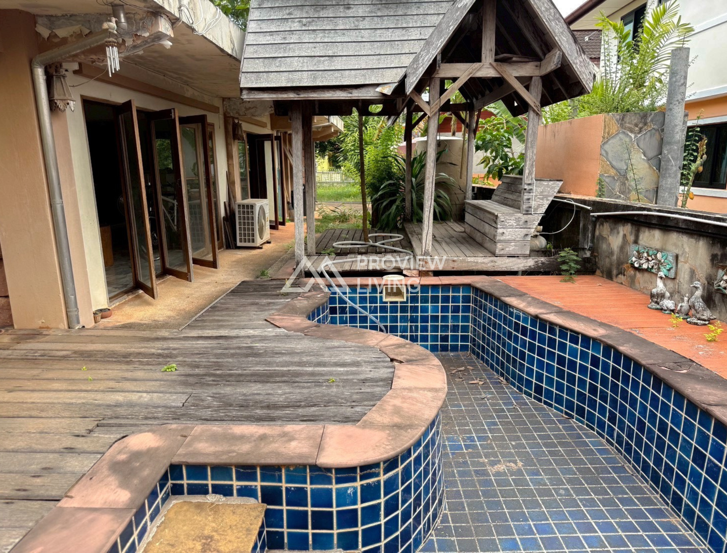 [ขายด่วน] บ้านเดี่ยว หลังใหญ่ มี2หลังในรั่วเดียว หมู่บ้านเสาวลักษณ์ 296.6 ตารางวา ราคา 8.XX ลบ.