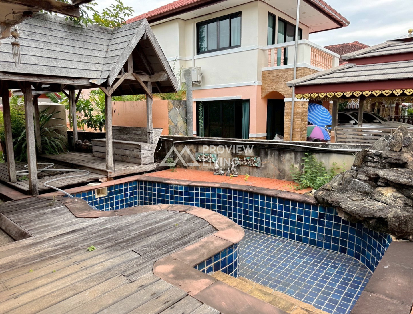 [ขายด่วน] บ้านเดี่ยว หลังใหญ่ มี2หลังในรั่วเดียว หมู่บ้านเสาวลักษณ์ 296.6 ตารางวา ราคา 8.XX ลบ.