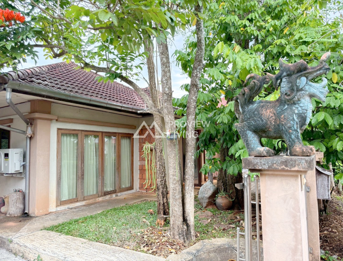 [ขายด่วน] บ้านเดี่ยว หลังใหญ่ มี2หลังในรั่วเดียว หมู่บ้านเสาวลักษณ์ 296.6 ตารางวา ราคา 8.XX ลบ.