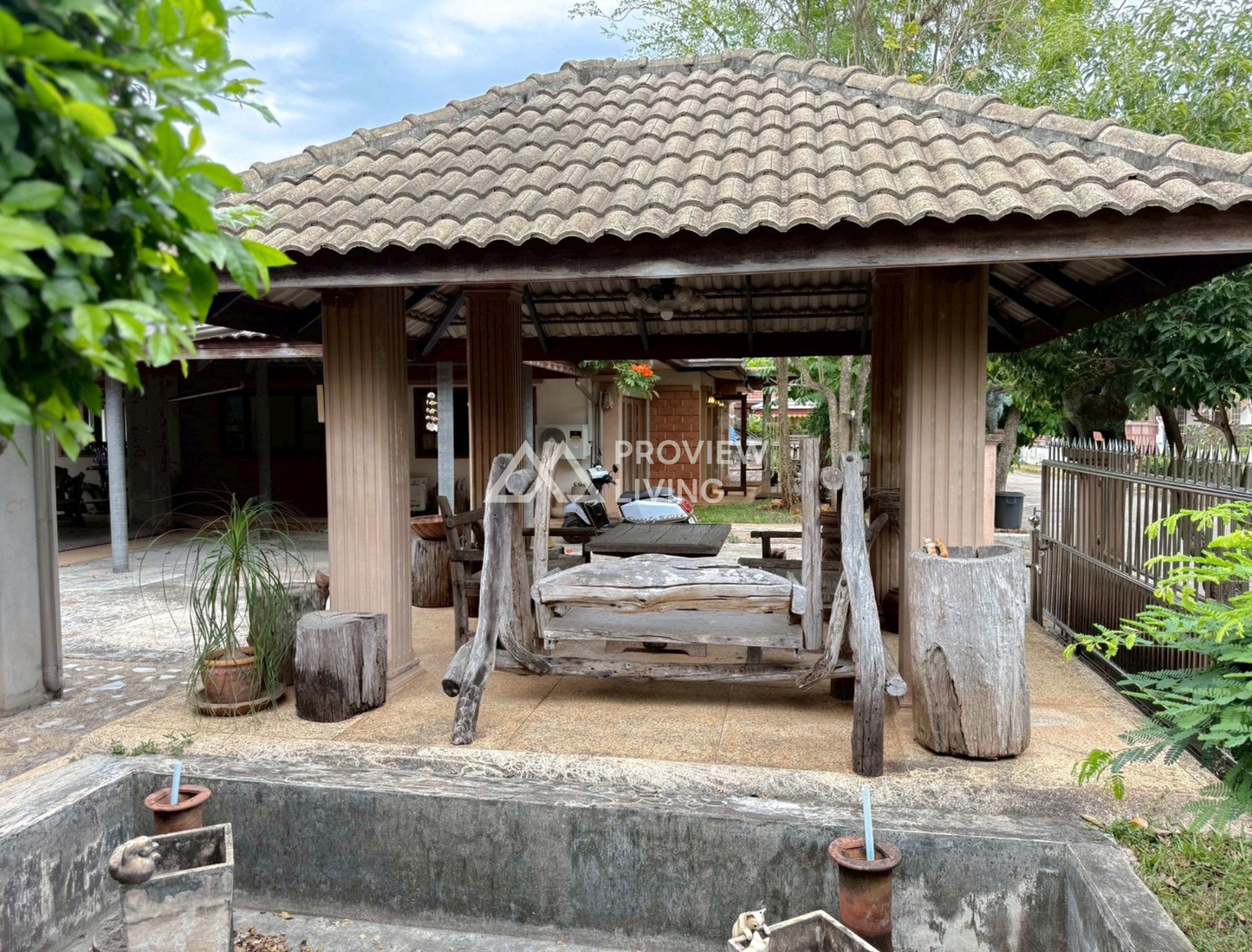 [ขายด่วน] บ้านเดี่ยว หลังใหญ่ มี2หลังในรั่วเดียว หมู่บ้านเสาวลักษณ์ 296.6 ตารางวา ราคา 8.XX ลบ.